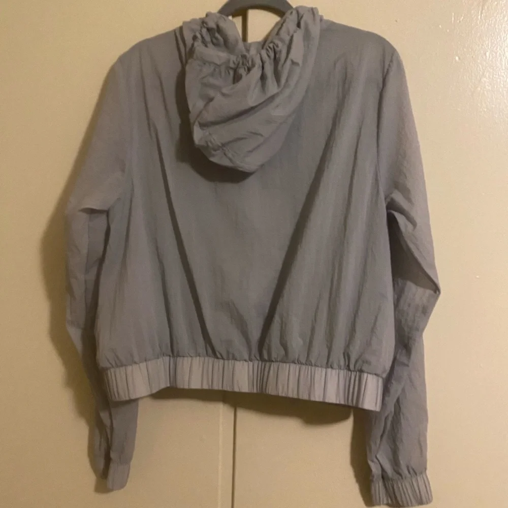 NWOT FABLETICS Donovan ruched light cover up windbreaker perfect after workout! - Picture 4 of 11